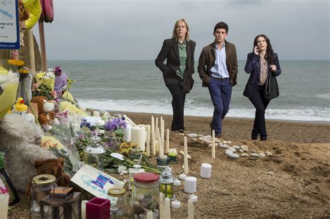  Broadchurch: Unraveling Darkness Beneath a Picturesque Coastal Town!